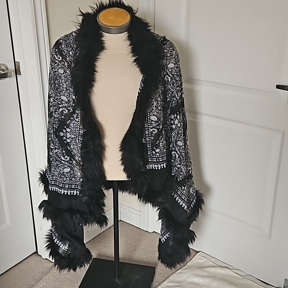 Taj Mahal Beaded Scarf With Faux Fur Trim Black/ Silver
